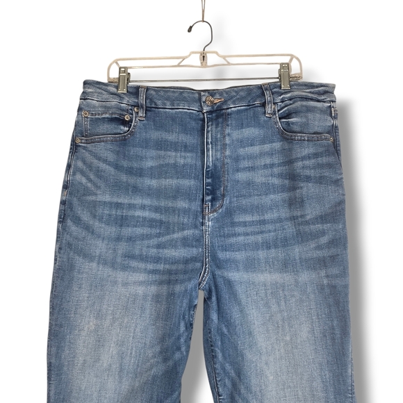 American Eagle Super Curvy High Rise Flare Jean Blue Stretch 18 Short 18S - Picture 4 of 15